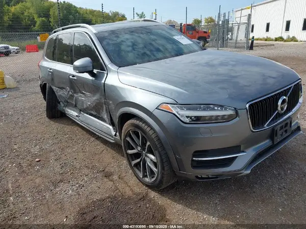 YV4A22PK8J1208508 2018 VOLVO XC90 - Image 1