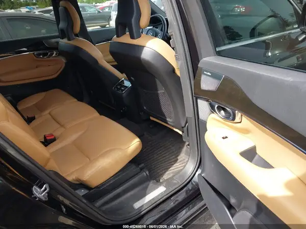 YV4A22PK8J1327062 2018 VOLVO XC90 - Image 8