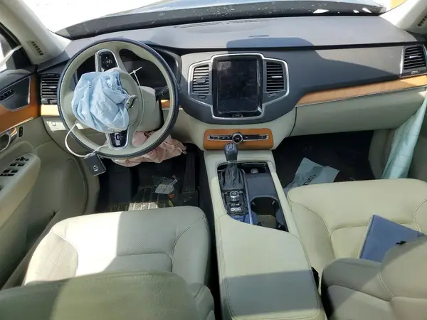 YV4A22PK8M1686609 2021 VOLVO XC90 - Image 8