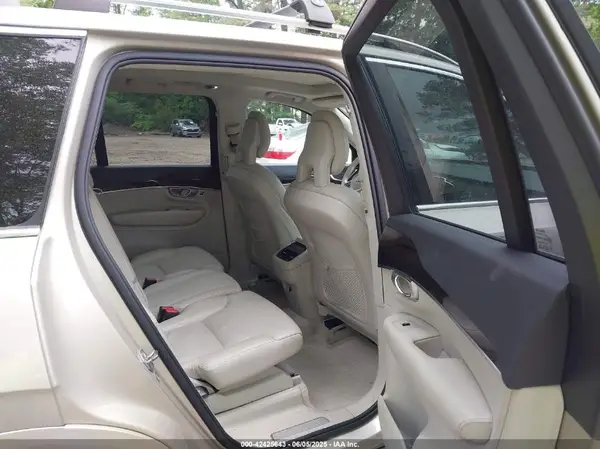 YV4A22PK9G1054528 2016 VOLVO XC90 - Image 8