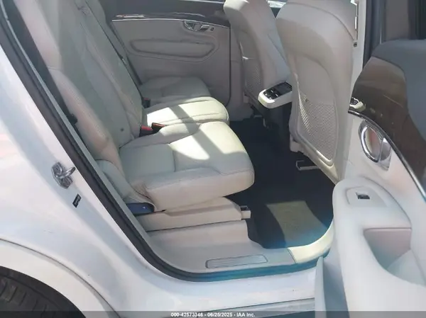 YV4A22PK9G1071328 2016 VOLVO XC90 - Image 8