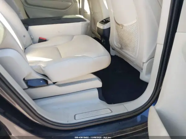 YV4A22PK9H1106421 2017 VOLVO XC90 - Image 8