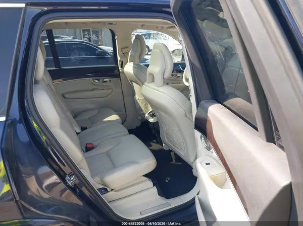 YV4A22PK9H1125423 2017 VOLVO XC90 - Image 8