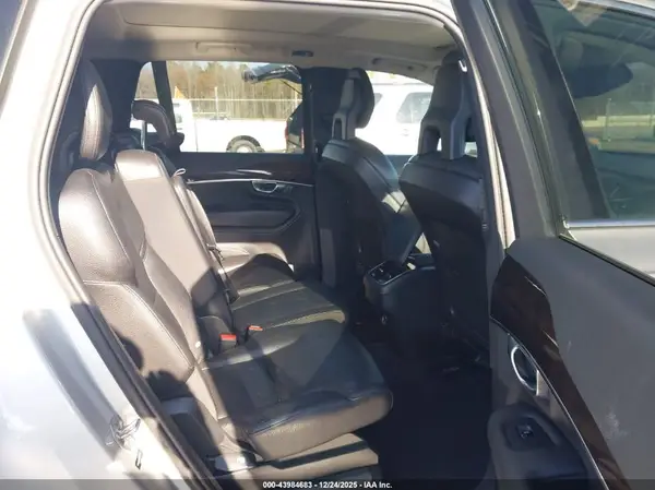 YV4A22PK9H1137491 2017 VOLVO XC90 - Image 8