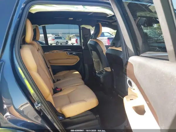 YV4A22PK9K1439077 2019 VOLVO XC90 - Image 8