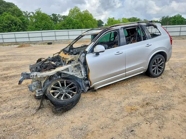 YV4A22PKXH1109893 2017 VOLVO XC90 - Image 1