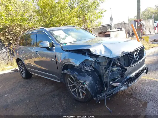 YV4A22PKXH1112891 2017 VOLVO XC90 - Image 1