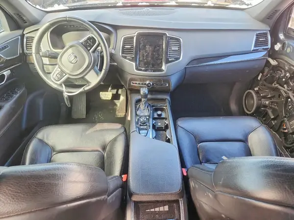 YV4A22PKXJ1210843 2018 VOLVO XC90 - Image 8