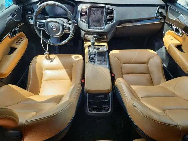 YV4A22PKXJ1333641 2018 VOLVO XC90 - Image 8