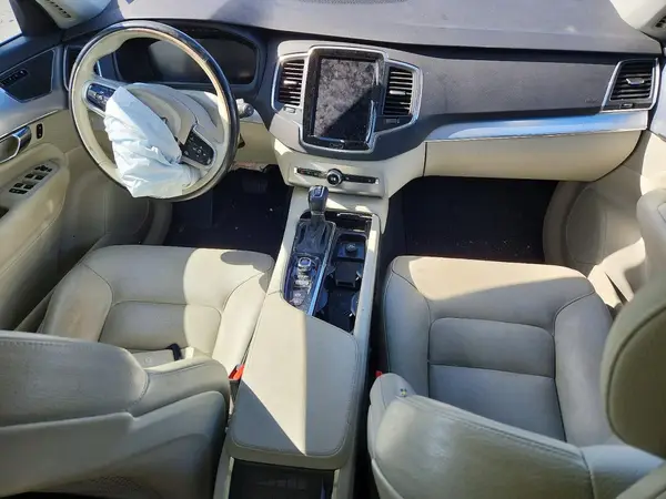 YV4A22PKXJ1375002 2018 VOLVO XC90 - Image 8
