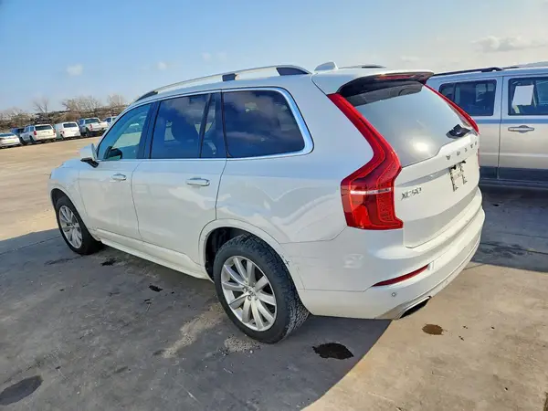 YV4A22PKXJ1378045 2018 VOLVO XC90 - Image 2
