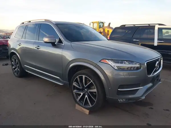 YV4A22PKXJ1389854 2018 VOLVO XC90 - Image 1
