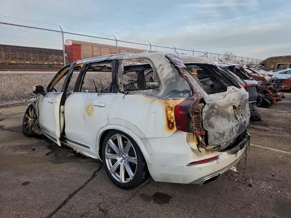 YV4A22PL0G1034385 2016 VOLVO XC90 - Image 2