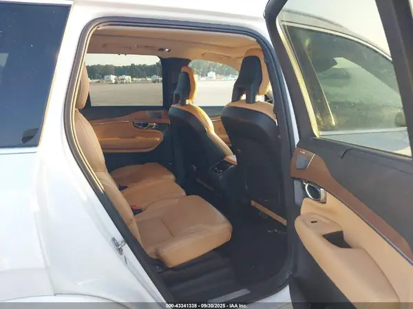 YV4A22PL0G1057665 2016 VOLVO XC90 - Image 8
