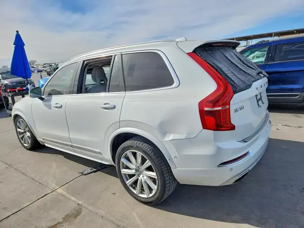 YV4A22PL0H1133886 2017 VOLVO XC90 - Image 2