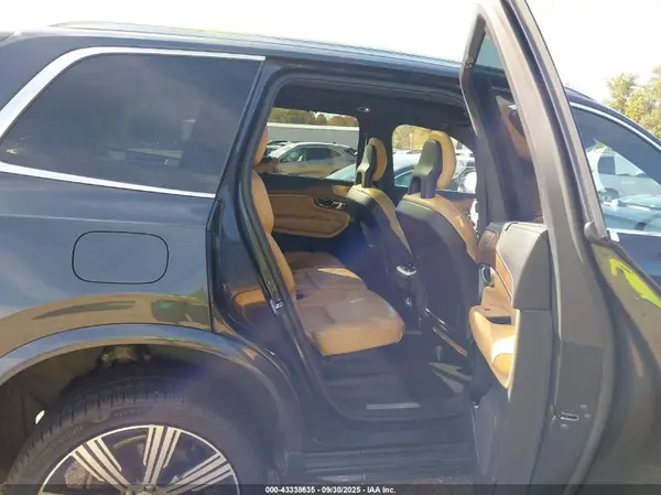 YV4A22PL0H1168055 2017 VOLVO XC90 - Image 8