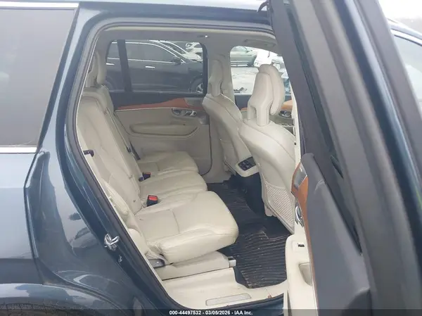 YV4A22PL0J1384252 2018 VOLVO XC90 - Image 8