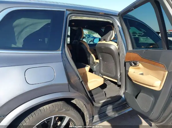 YV4A22PL0K1420667 2019 VOLVO XC90 - Image 8