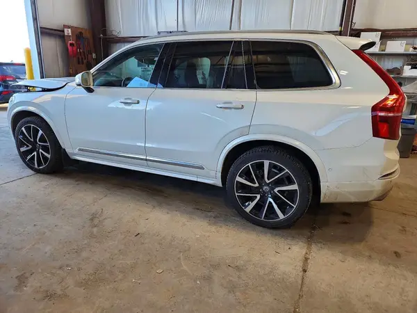 YV4A22PL0K1498589 2019 VOLVO XC90 - Image 2