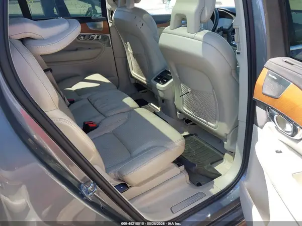 YV4A22PL1G1002030 2016 VOLVO XC90 - Image 8
