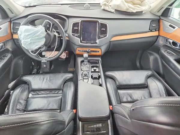 YV4A22PL1J1191074 2018 VOLVO XC90 - Image 8