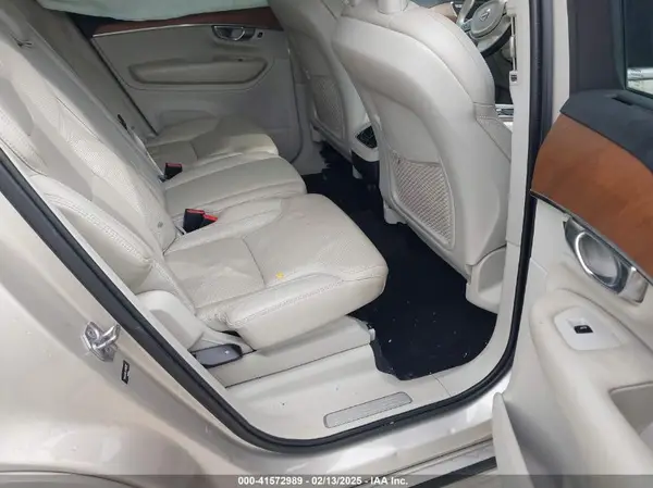 YV4A22PL1J1195187 2018 VOLVO XC90 - Image 8
