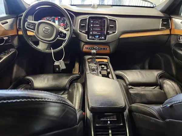 YV4A22PL1J1215051 2018 VOLVO XC90 - Image 8