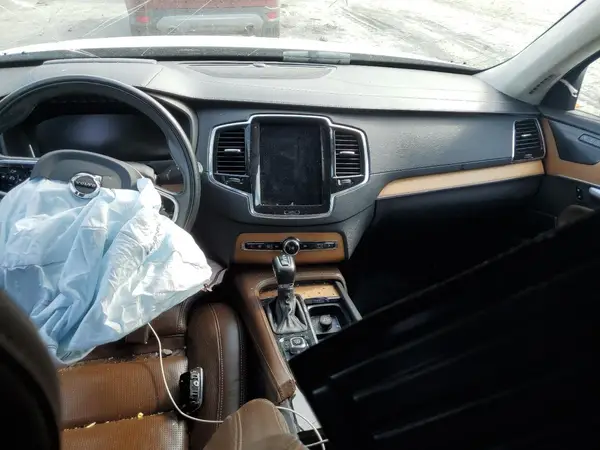 YV4A22PL1K1437901 2019 VOLVO XC90 - Image 8