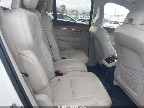 YV4A22PL1K1488346 2019 VOLVO XC90 - Image 8