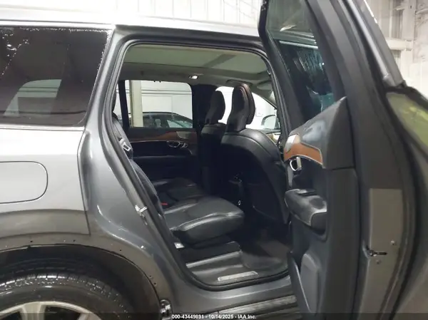 YV4A22PL1K1490453 2019 VOLVO XC90 - Image 8