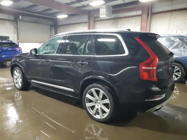 YV4A22PL1K1505923 2019 VOLVO XC90 - Image 2