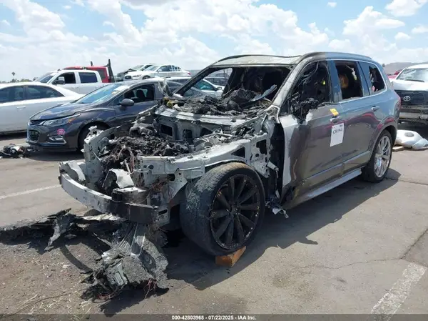 YV4A22PL2G1000772 2016 VOLVO XC90 - Image 2
