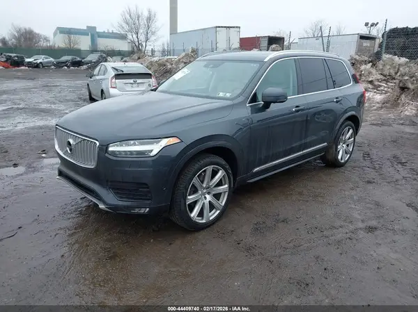 YV4A22PL2G1014722 2016 VOLVO XC90 - Image 2