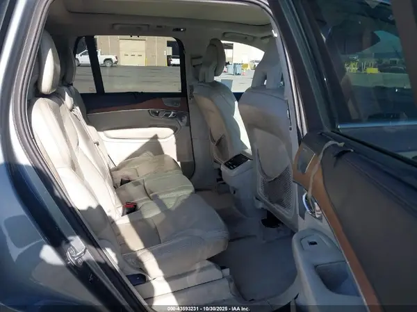 YV4A22PL2G1048613 2016 VOLVO XC90 - Image 8
