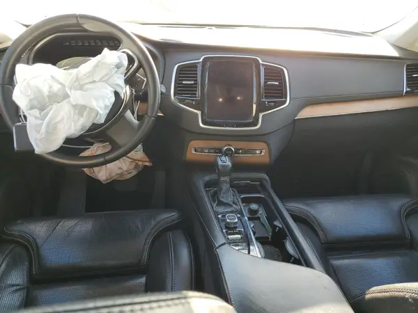 YV4A22PL2G1052662 2016 VOLVO XC90 - Image 8