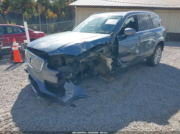 YV4A22PL2J1204561 2018 VOLVO XC90 - Image 2