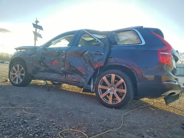YV4A22PL2J1206178 2018 VOLVO XC90 - Image 2