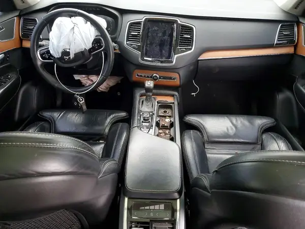 YV4A22PL2J1330659 2018 VOLVO XC90 - Image 8