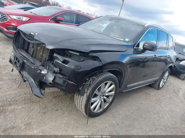 YV4A22PL2J1332766 2018 VOLVO XC90 - Image 2