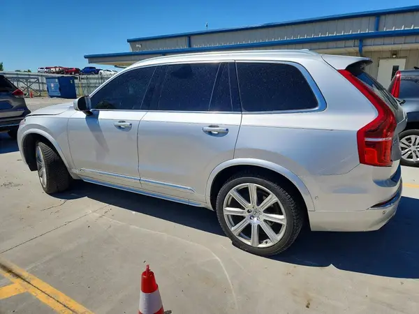 YV4A22PL2J1333156 2018 VOLVO XC90 - Image 2