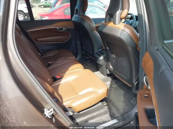 YV4A22PL2J1348515 2018 VOLVO XC90 - Image 8