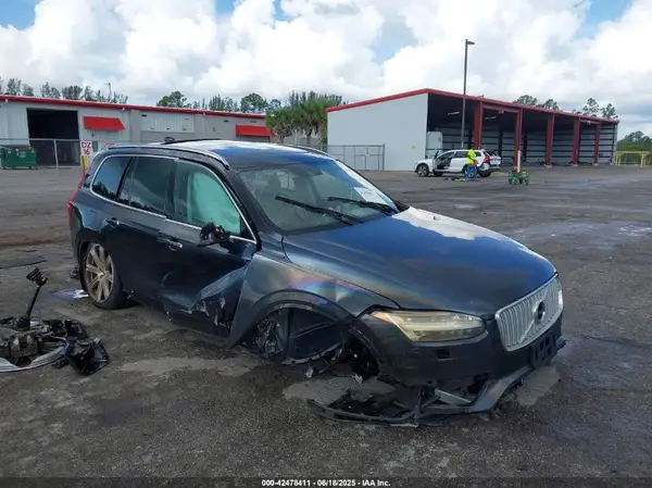 YV4A22PL2J1377688 2018 VOLVO XC90 - Image 1