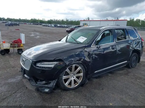 YV4A22PL2J1377688 2018 VOLVO XC90 - Image 2