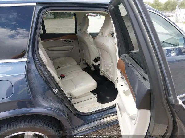 YV4A22PL2K1484192 2019 VOLVO XC90 - Image 8