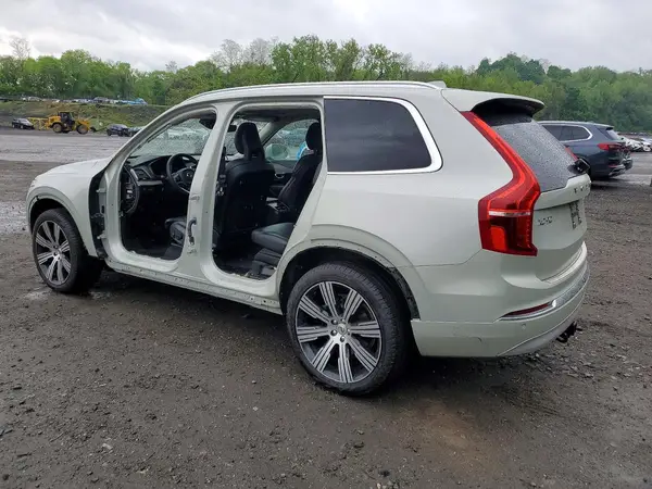 YV4A22PL2N1798705 2022 VOLVO XC90 - Image 2