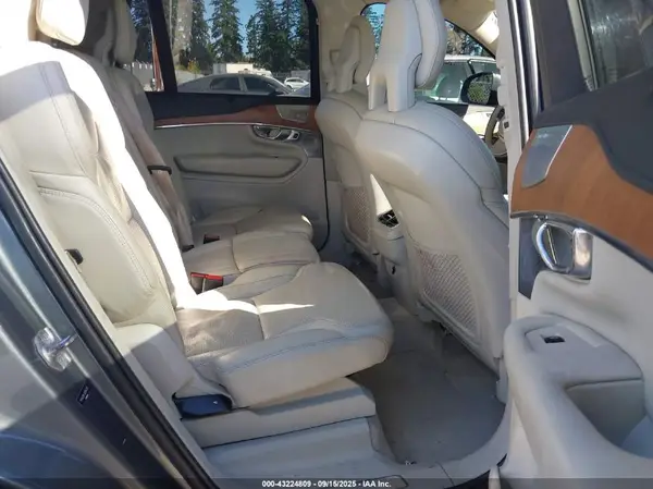 YV4A22PL3G1044330 2016 VOLVO XC90 - Image 8