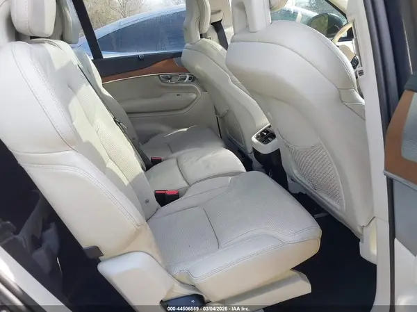YV4A22PL3G1084570 2016 VOLVO XC90 - Image 8