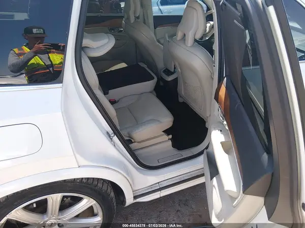 YV4A22PL3H1187618 2017 VOLVO XC90 - Image 8