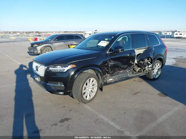 YV4A22PL3J1339175 2018 VOLVO XC90 - Image 2