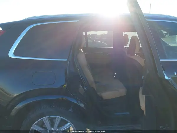YV4A22PL3J1339175 2018 VOLVO XC90 - Image 8